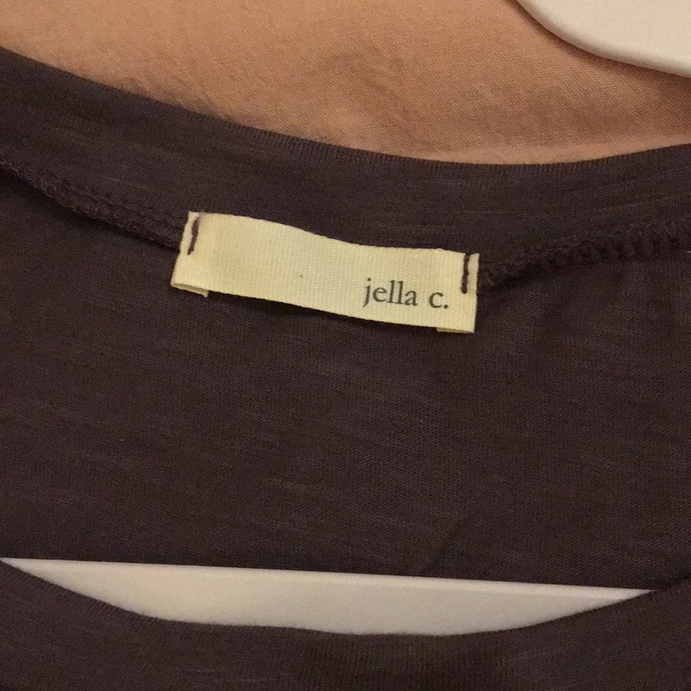 💜 NWOT Cute open back tee💜 - Picture 6 of 7